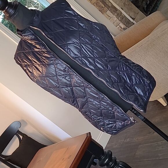 Cheetah Print and Black Reversible Zip Up Vest with Pockets - Picture 5 of 10